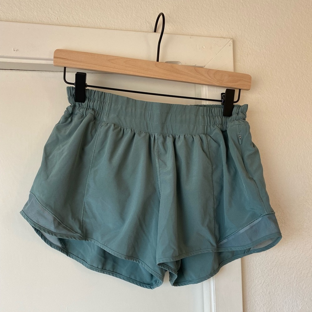 Lululemon Hotty Hot 4” shorts